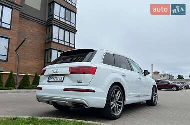 Внедорожник / Кроссовер Audi Q7 2017 в 