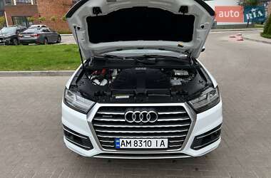Внедорожник / Кроссовер Audi Q7 2017 в 