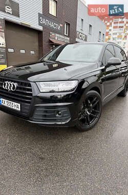 Позашляховик / Кросовер Audi Q7 2017 в 