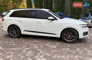 Внедорожник / Кроссовер Audi Q7 2015 в 