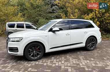 Внедорожник / Кроссовер Audi Q7 2015 в 