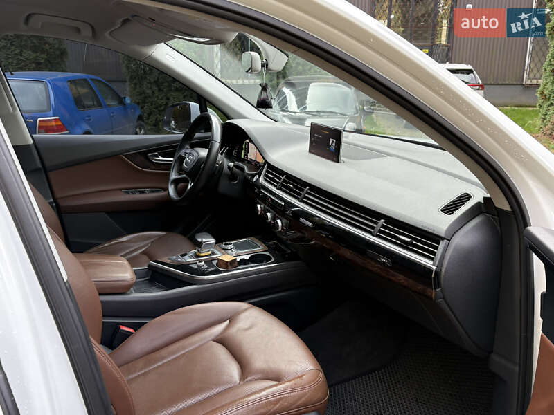 Позашляховик / Кросовер Audi Q7 2015 в Рівному
