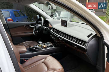 Внедорожник / Кроссовер Audi Q7 2015 в 