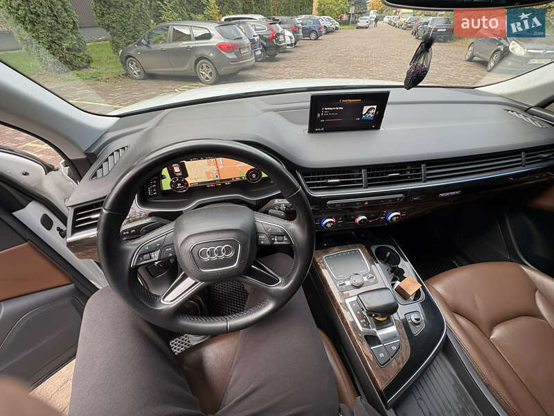 Позашляховик / Кросовер Audi Q7 2015 в Рівному