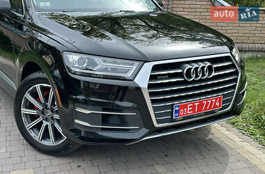 Позашляховик / Кросовер Audi Q7 2017 в 