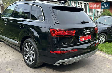 Позашляховик / Кросовер Audi Q7 2017 в 