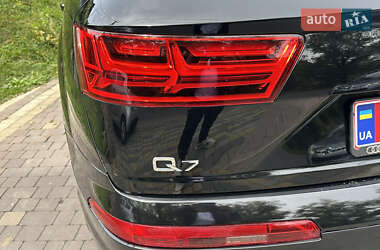 Позашляховик / Кросовер Audi Q7 2017 в 