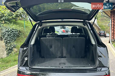 Позашляховик / Кросовер Audi Q7 2017 в 