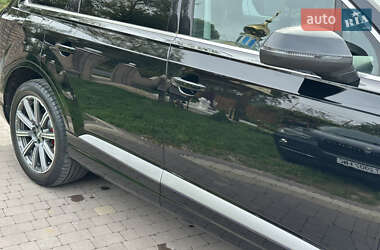 Позашляховик / Кросовер Audi Q7 2017 в 
