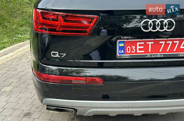 Позашляховик / Кросовер Audi Q7 2017 в 