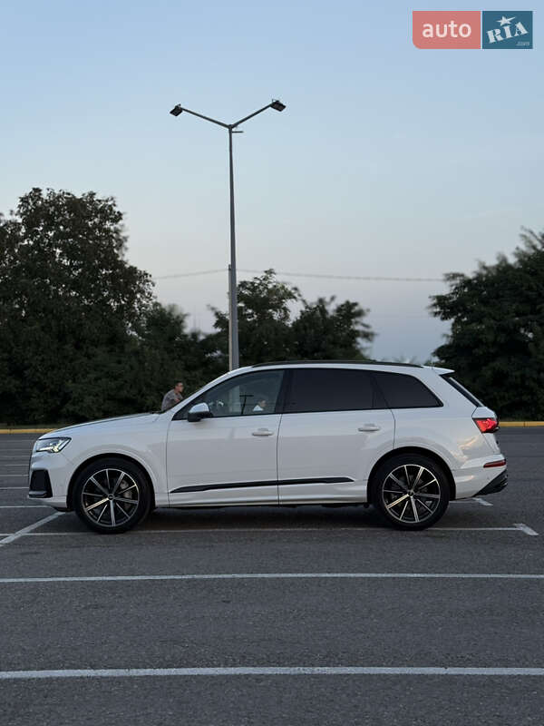 Внедорожник / Кроссовер Audi Q7 2020 в Черновцах