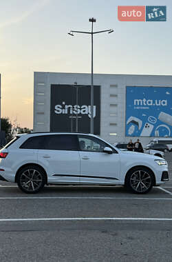 Позашляховик / Кросовер Audi Q7 2020 в 