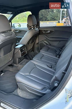 Позашляховик / Кросовер Audi Q7 2020 в 