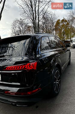 Позашляховик / Кросовер Audi Q7 2020 в  фото 13 Позашляховик / Кросовер Audi Q7 2020 в