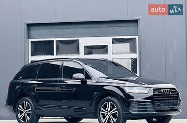 Внедорожник / Кроссовер Audi Q7 2016 в 