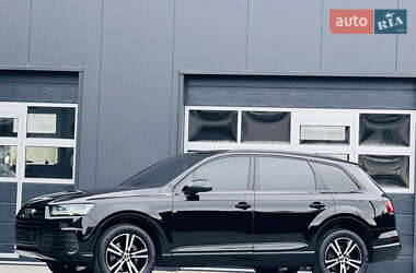 Внедорожник / Кроссовер Audi Q7 2016 в 