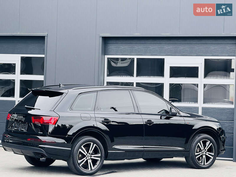 Позашляховик / Кросовер Audi Q7 2016 в Мукачевому