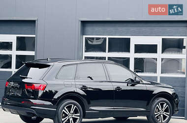 Внедорожник / Кроссовер Audi Q7 2016 в 