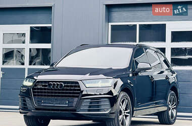 Внедорожник / Кроссовер Audi Q7 2016 в 