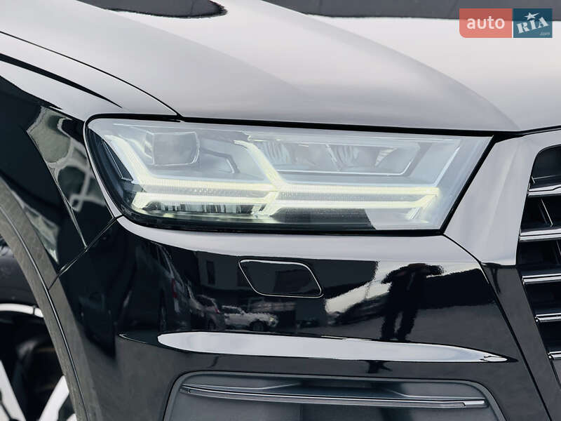 Позашляховик / Кросовер Audi Q7 2016 в Мукачевому