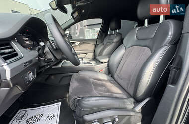 Внедорожник / Кроссовер Audi Q7 2016 в 