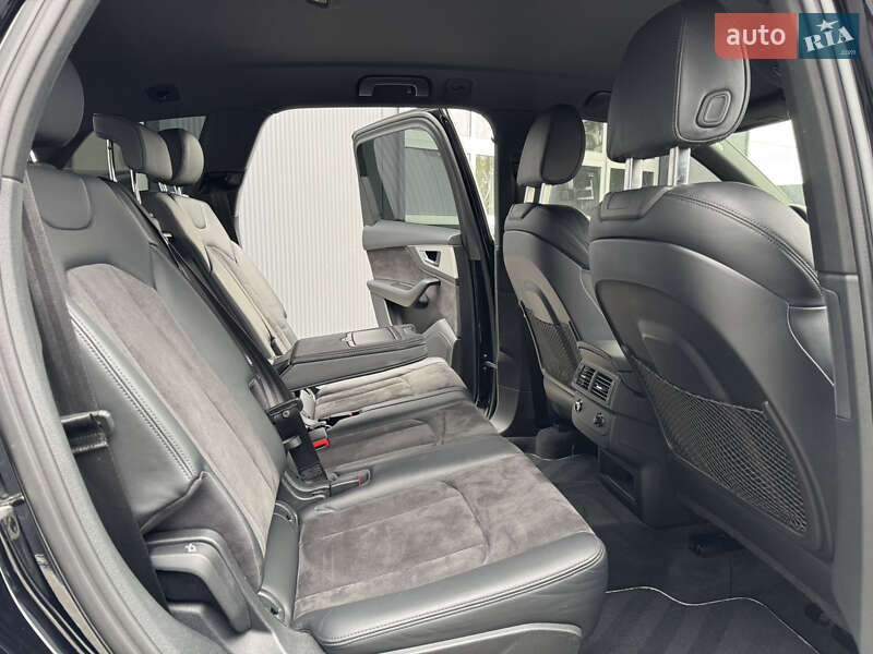 Позашляховик / Кросовер Audi Q7 2016 в Мукачевому