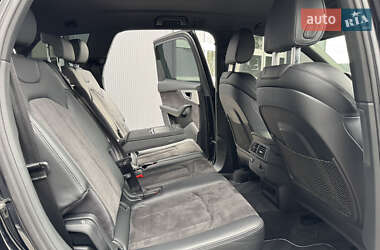 Внедорожник / Кроссовер Audi Q7 2016 в 