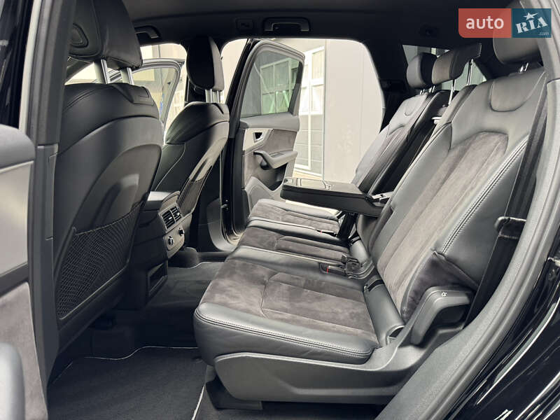 Позашляховик / Кросовер Audi Q7 2016 в Мукачевому