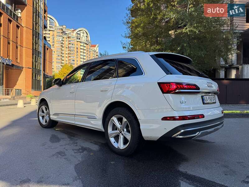 Позашляховик / Кросовер Audi Q7 2020 в Києві