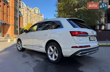 Внедорожник / Кроссовер Audi Q7 2020 в 