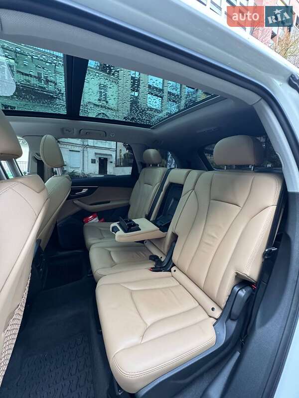 Позашляховик / Кросовер Audi Q7 2020 в Києві