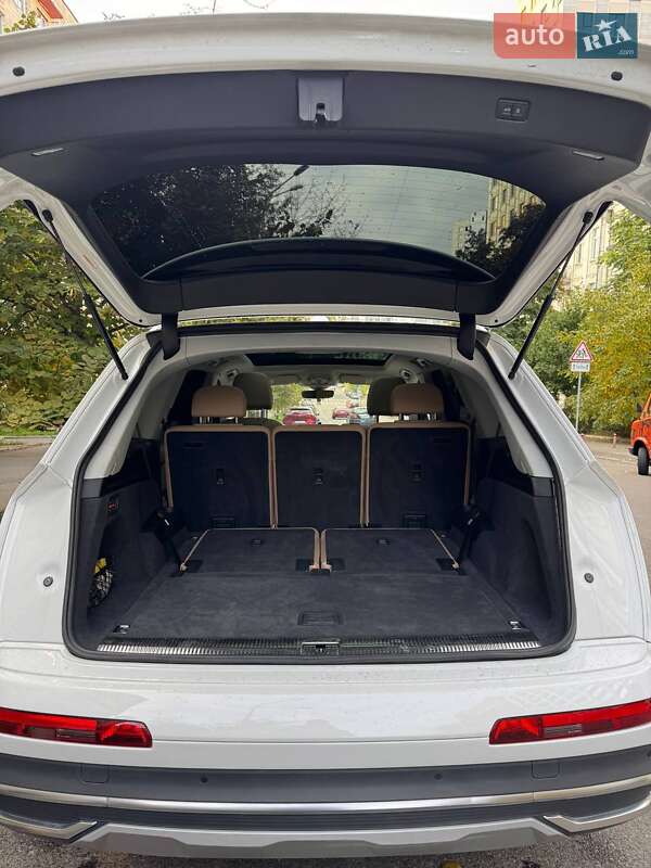 Позашляховик / Кросовер Audi Q7 2020 в Києві