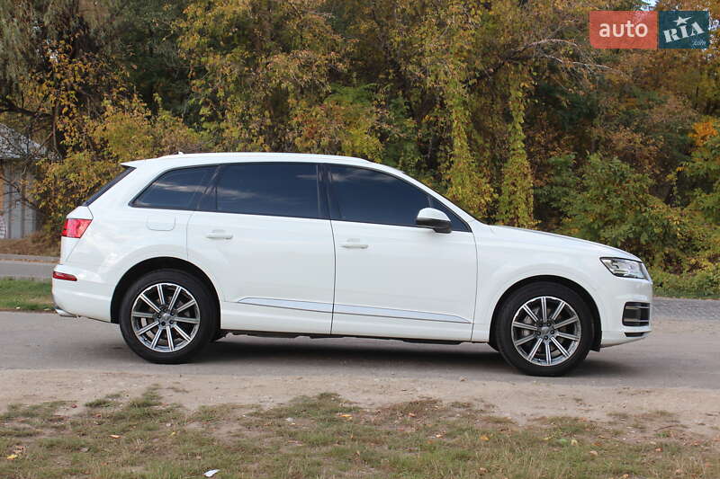 Позашляховик / Кросовер Audi Q7 2015 в Дніпрі