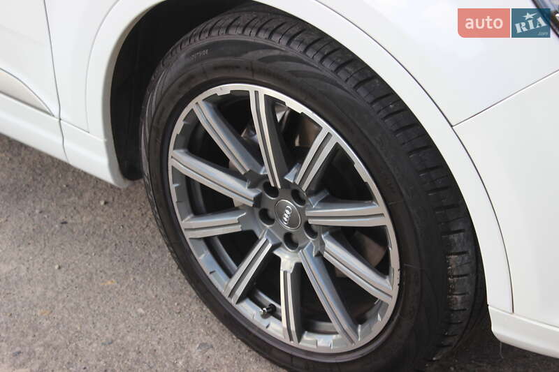 Позашляховик / Кросовер Audi Q7 2015 в Дніпрі
