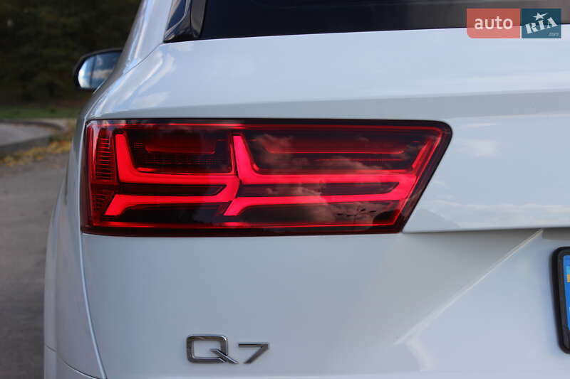 Позашляховик / Кросовер Audi Q7 2015 в Дніпрі