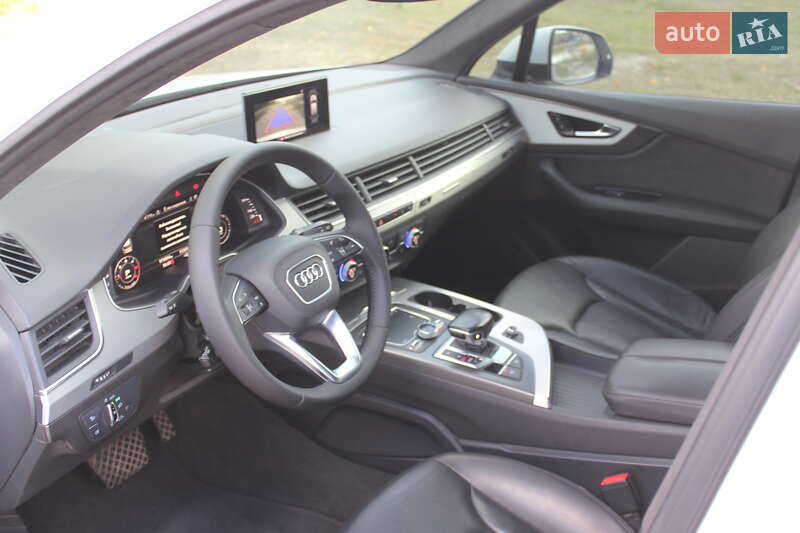 Позашляховик / Кросовер Audi Q7 2015 в Дніпрі
