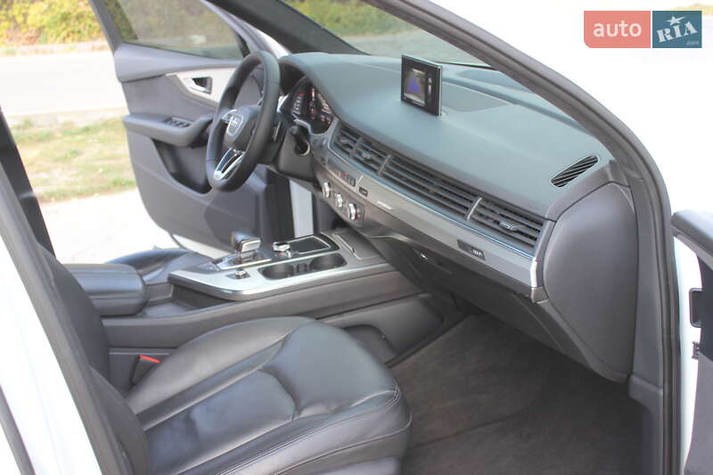 Позашляховик / Кросовер Audi Q7 2015 в Дніпрі