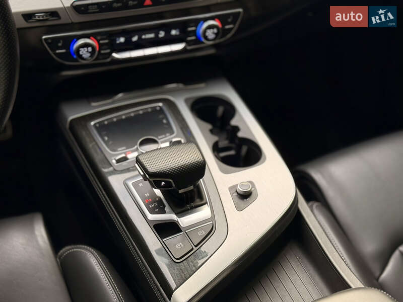Позашляховик / Кросовер Audi Q7 2018 в Києві