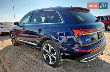 Позашляховик / Кросовер Audi Q7 2023 в 