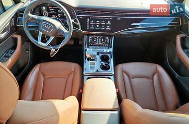 Позашляховик / Кросовер Audi Q7 2023 в 