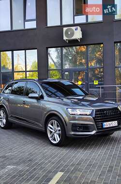 Позашляховик / Кросовер Audi Q7 2016 в 