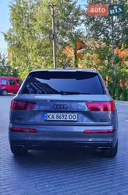 Позашляховик / Кросовер Audi Q7 2016 в 