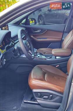 Позашляховик / Кросовер Audi Q7 2016 в 