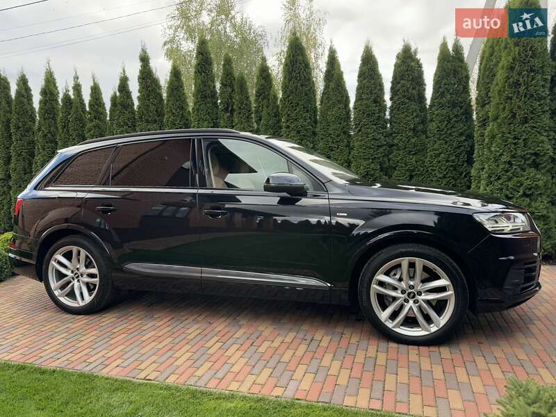 Позашляховик / Кросовер Audi Q7 2017 в Києві
