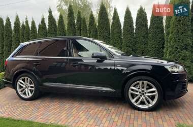 Позашляховик / Кросовер Audi Q7 2017 в 