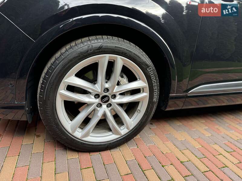 Позашляховик / Кросовер Audi Q7 2017 в Києві