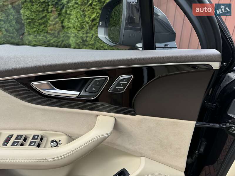 Позашляховик / Кросовер Audi Q7 2017 в Києві