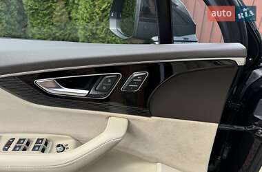 Позашляховик / Кросовер Audi Q7 2017 в 