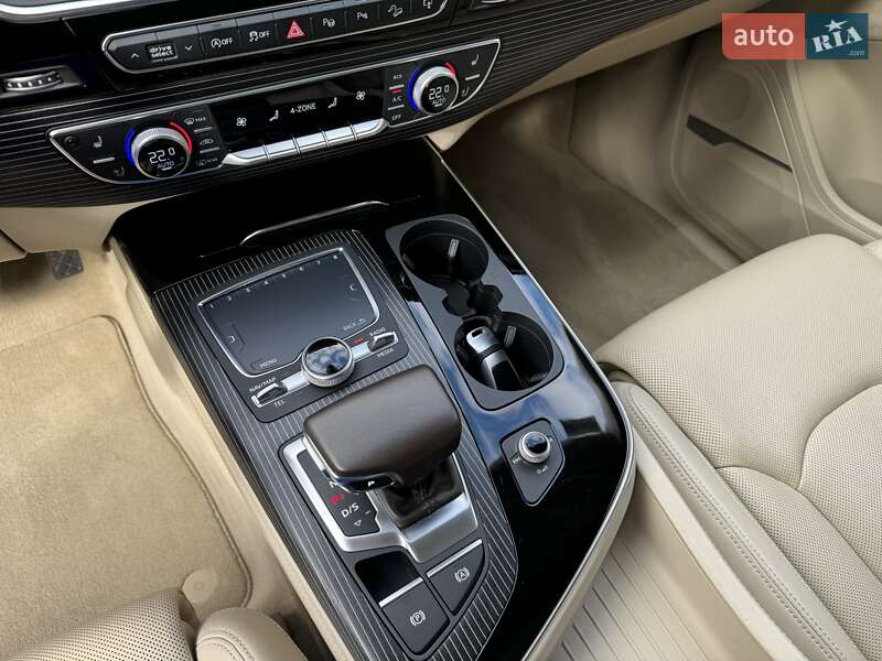 Позашляховик / Кросовер Audi Q7 2017 в Києві