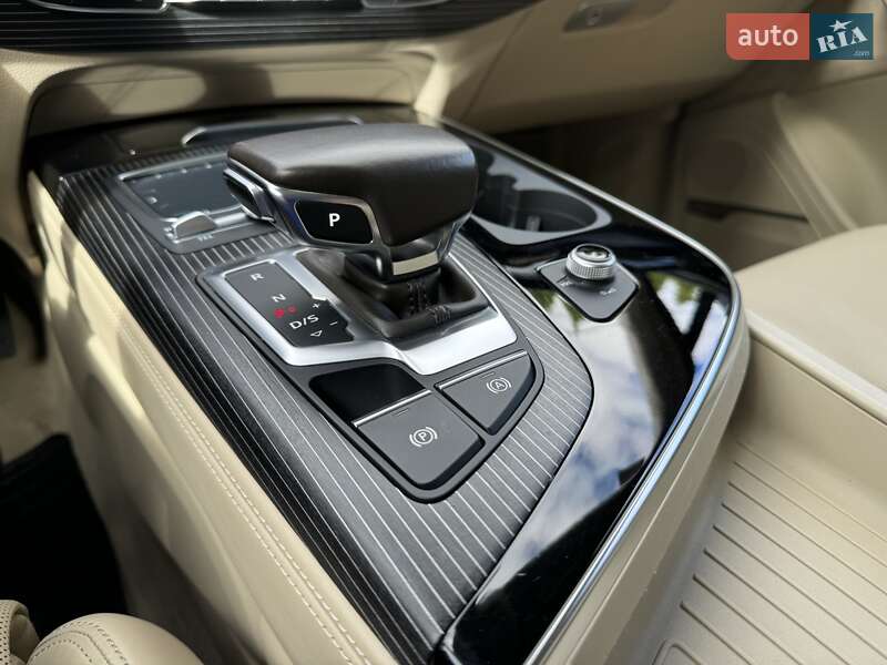 Позашляховик / Кросовер Audi Q7 2017 в Києві